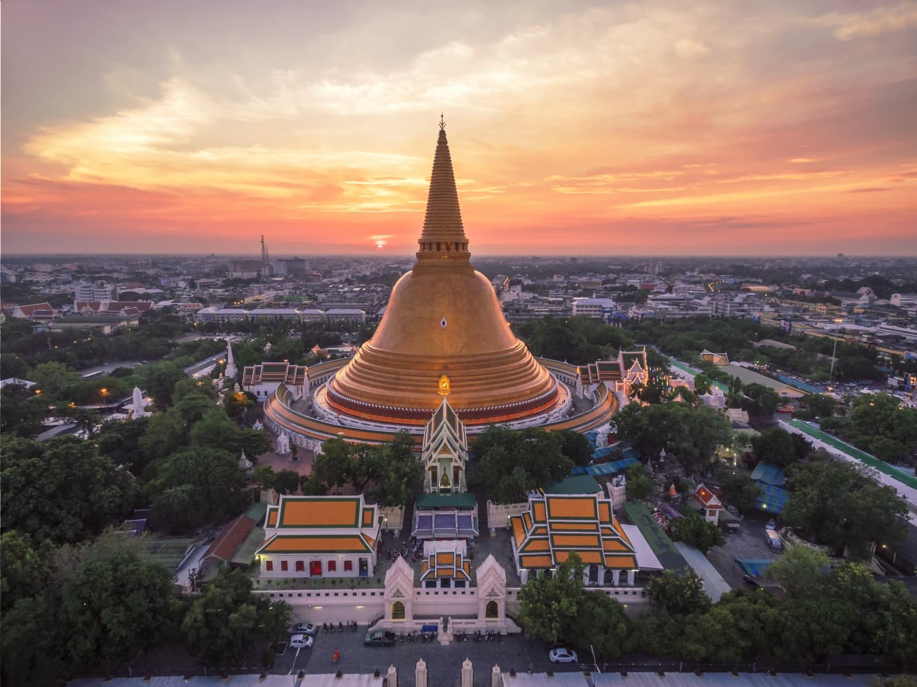 Le Wat Phra Pathom Chedi