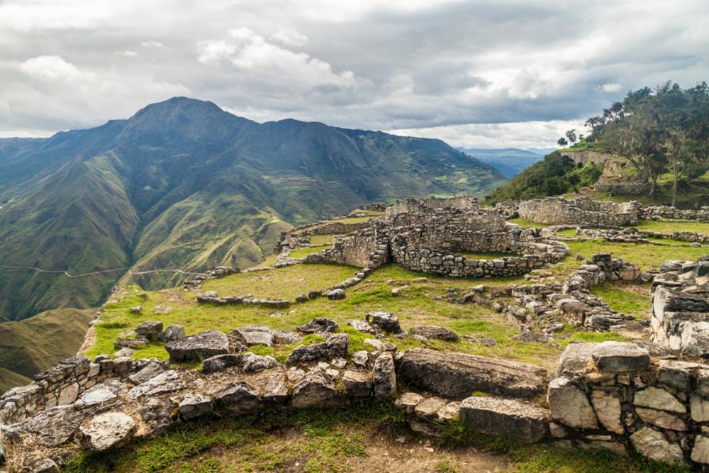 35 sarcophages de la culture Chachapoyas découverts au Pérou